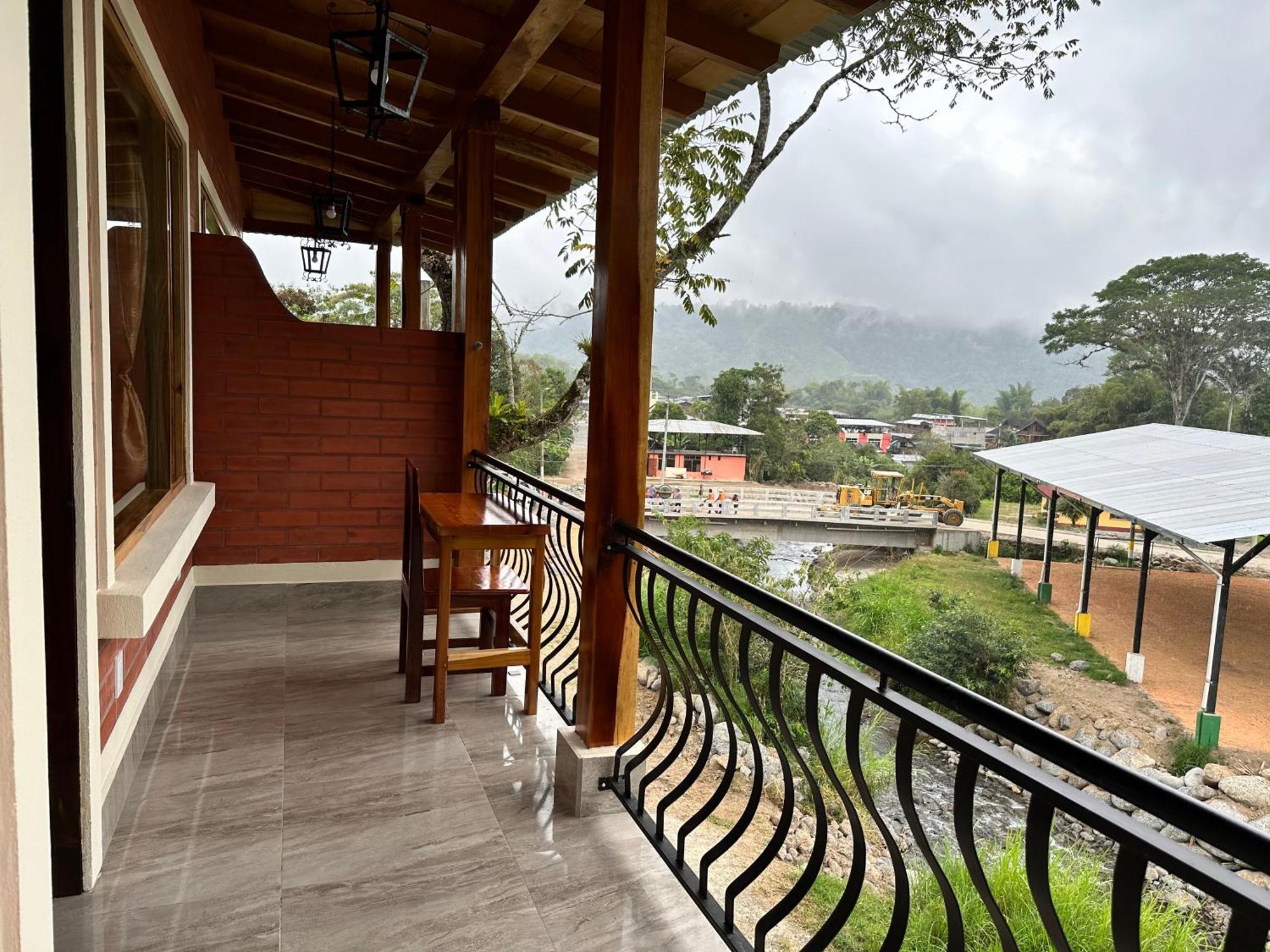 La Casa De Cecilia Mindo Hostel Exterior photo