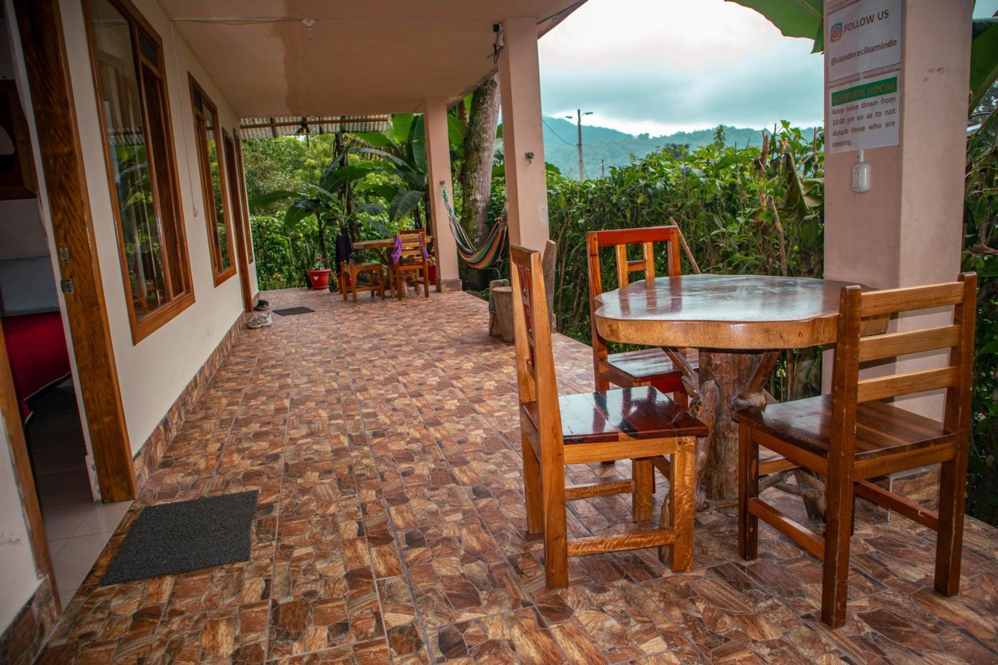 La Casa De Cecilia Mindo Hostel Exterior photo